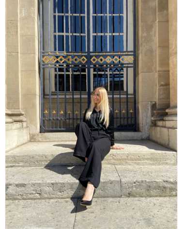 La modèle mesure 1m75 et porte un S