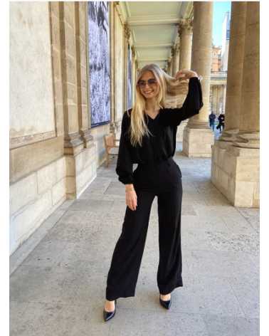 La modèle mesure 1m75 et porte un S